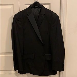 Lineage Black Tuxedo